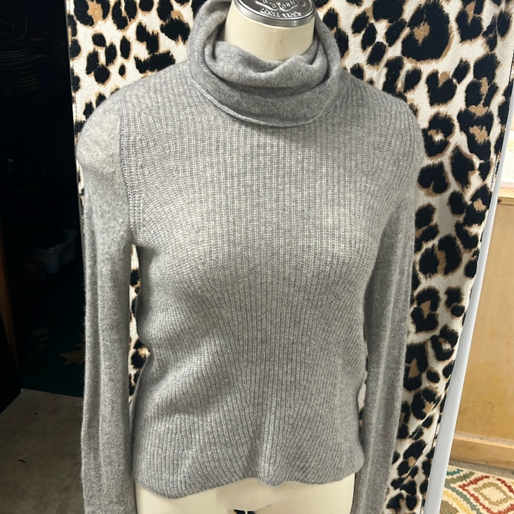 WHITE & WARREN CASHMERE SWEATER